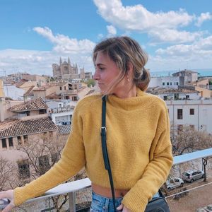 Meet your Posher, Alexis